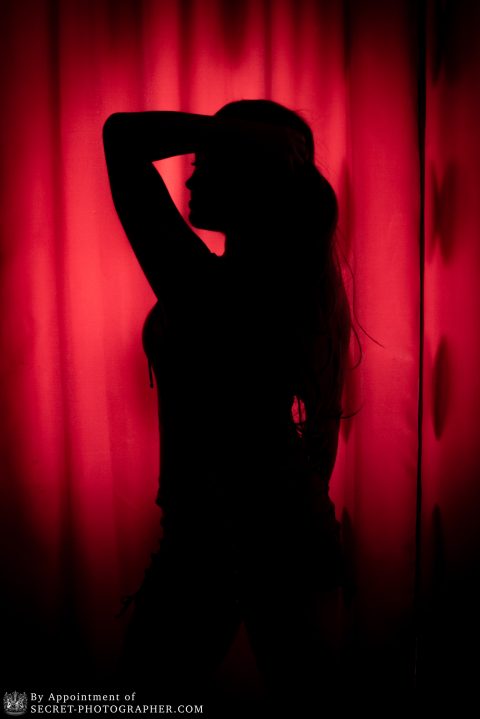 Discreet and professional photography for OnlyFans creators, video chat professionals, and adult content creators in Romania, offering private and exclusive photoshoots with guaranteed confidentiality in a creative studio setup